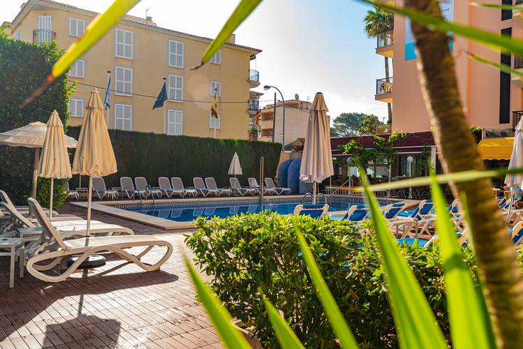 Outdoor swimming pool Amorós Hotel Cala Ratjada, Mallorca