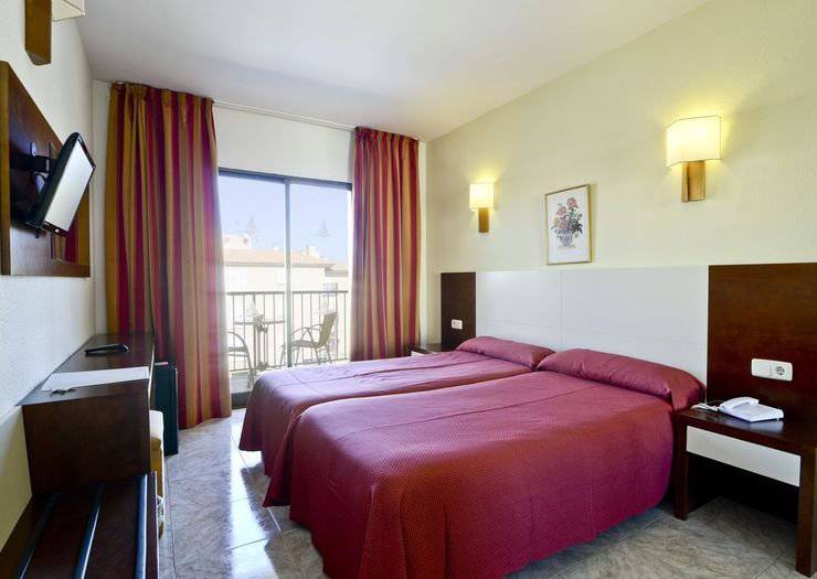 Dopplezimmer mit poolblick amorós hotel cala ratjada, mallorca Dopplezimmer mit poolblick amorós hotel cala ratjada, mallorca