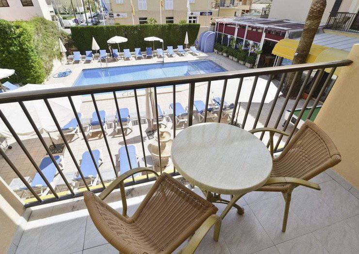 Двухместный с видом на бассейн Отель Amorós Cala Ratjada, мальорка Двухместный с видом на бассейн Отель Amorós Cala Ratjada, мальорка