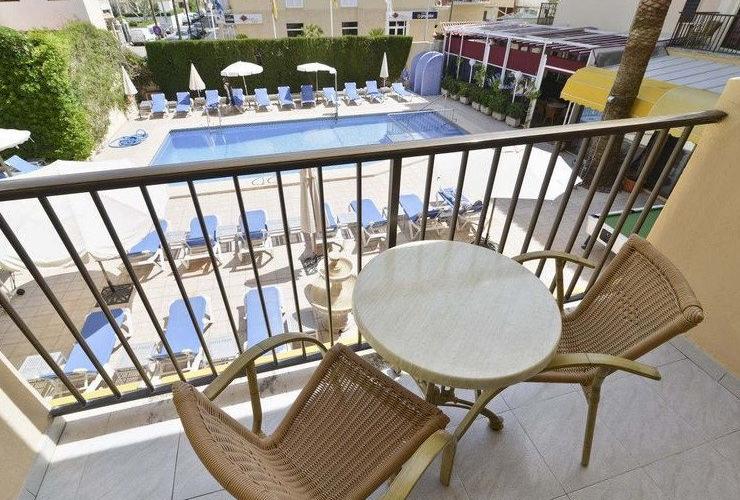 Dopplezimmer mit Poolblick Amorós Hotel Cala Ratjada, Mallorca Dopplezimmer mit Poolblick Amorós Hotel Cala Ratjada, Mallorca